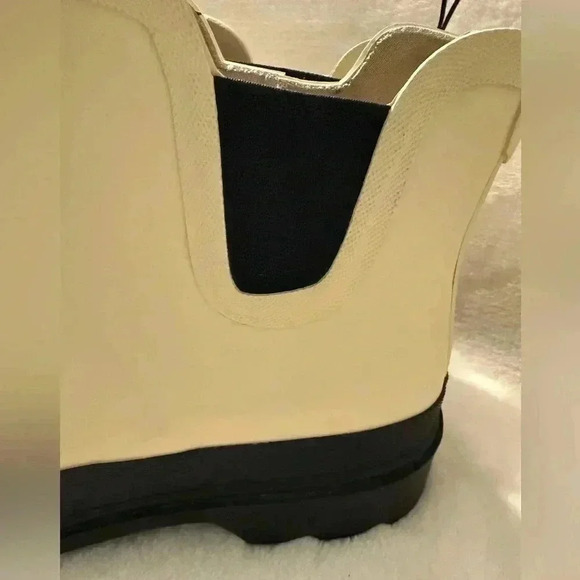 Water resistant Chelsea rain slip on ankle boots in cream color Women’s size 8 - Picture 3 of 9